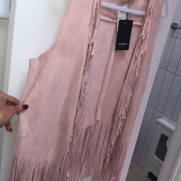 HOT PICK! 🔥 Jubylee blush fringe vest! BNWT*Size M/L comfortable versatile fit! - Picture 3 of 6